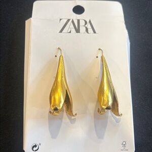 Zara Metallic Gold Leaf Earrings NWT